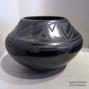 4-panel geometric design on a black on black jar