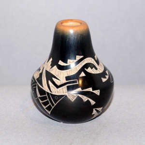 Sienna rim on a black jar with a sgraffito avanyu design