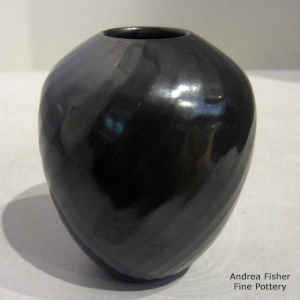 Multi-faceted black jar