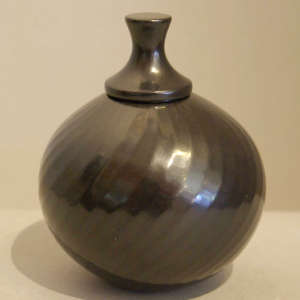 Faceted black jar with lid