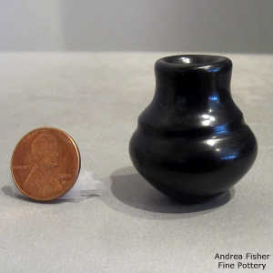 Double-shouldered miniature black jar