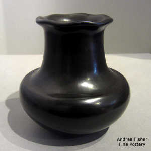 A pie crust rim on a plain black jar