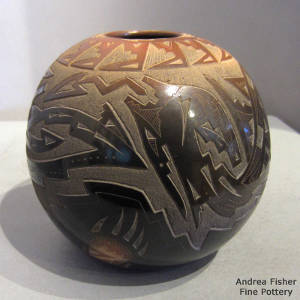 Sgaffito avanyu, bear paws and geometric designs on a black jar with sienna rim and spots