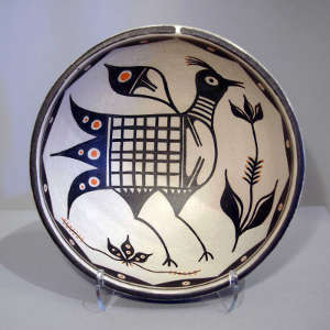 Bird and floral design inside a chile bowl