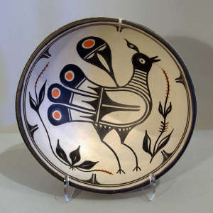 Bird and floral design inside a chile bowl