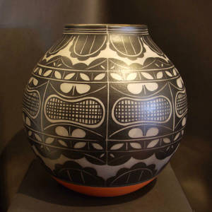 Black hatched and geometric designs on a polychrome olla