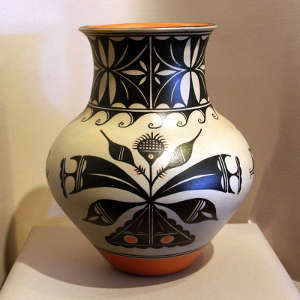 Floral motif on a polychrome jar