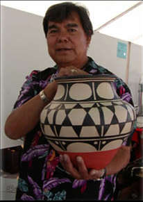 Robert Tenorio, Santo Domingo Pueblo potter Robert Tenorio