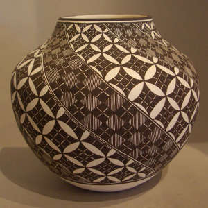 Swirl geometric design on a black and white jar
