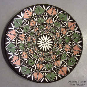 Geometric design on a polychrome plate