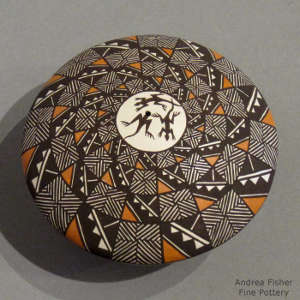 Fine line, lizard and geometric design on a polychrome seedpot
