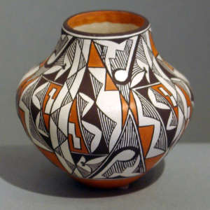 Shard design on a polychrome jar