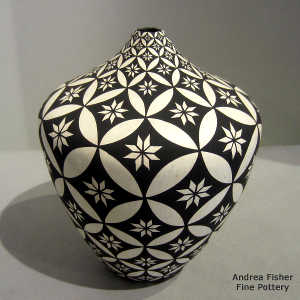 Geometric design on a black and white seed pot jar
