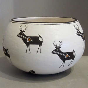 Deer heart line design on a polychrome jar