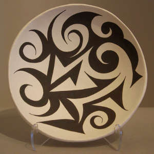 Geometric design on a black and white plate