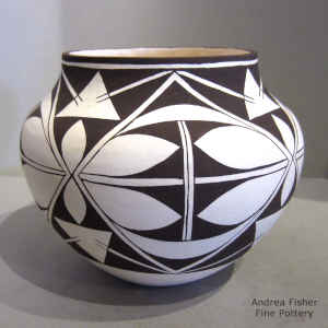 Geometric design on a black and white jar