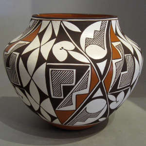 Geometric design on a polychrome pot