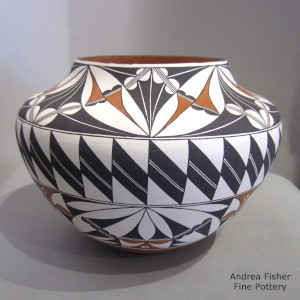4-panel geometric design on a polychrome jar
