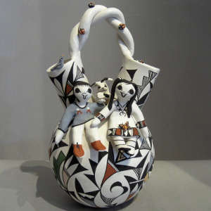 Husband and wife on a polychrome storyteller wedding vase