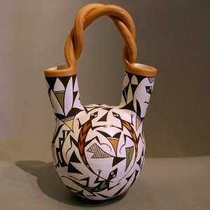 Lizard and geometric design on a polychrome wedding vase