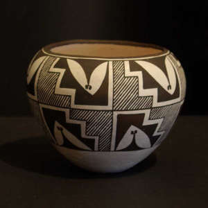 Geometric design on a black and white jar