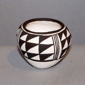 Geometric design on a black and white jar