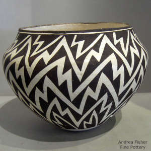 Lightning bolt design on a black and white jar