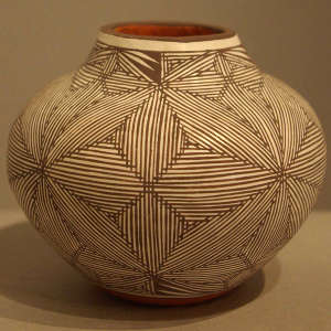 Fine line starburst pattern on a black and white jar