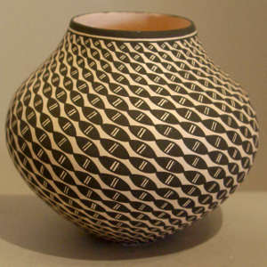 Geometric design on a black and white jar