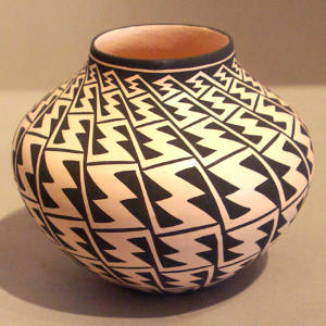 Stylized lightning design on a black and white jar