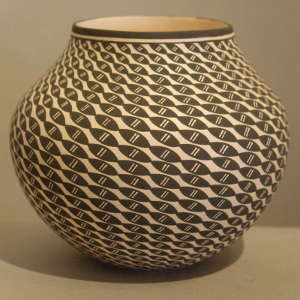 Swirl geometric design on a black and white jar
