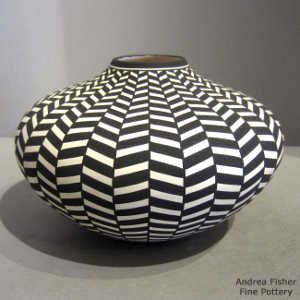 Geometric design on a black and white jar