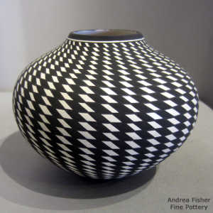Geometric design on a black and white jar