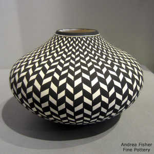 Geometric design on a black and white jar