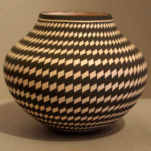 A geometric design on a black and white jar