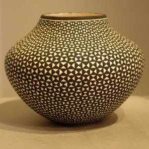 Geometric design on a black and white jar