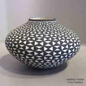 Geometric design on a black and white jar