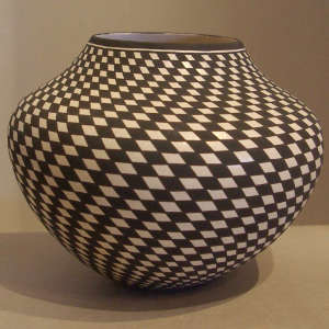Geometric design on a black and white jar