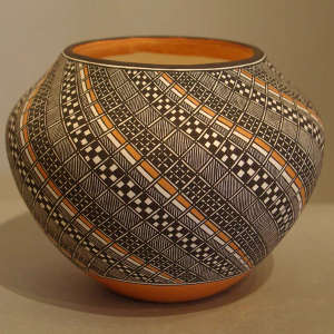 Swirl geometric design on a polychrome jar
