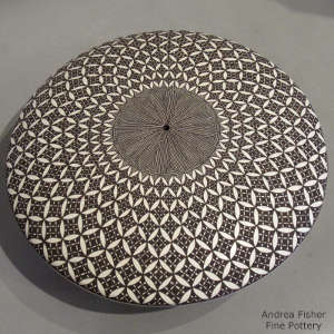 Geometric and fine line design on a black and white seedpot