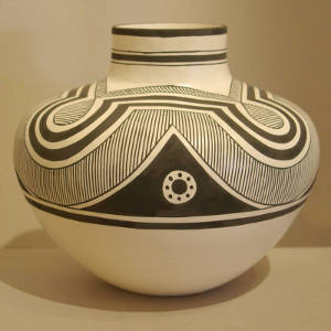 Rain, fine line and geometric design on a black and white jar