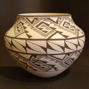 Geometric design on a black and white jar