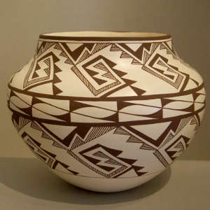 Geometric design from the 1920's on a black and white jar