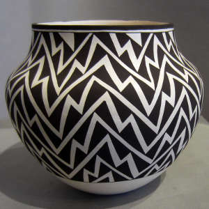Lightning bolt design on a black and white jar