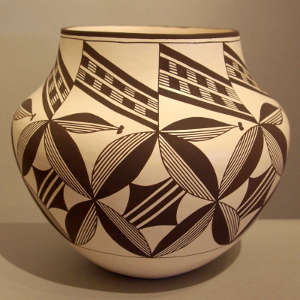 Geometric design on a black and white jar