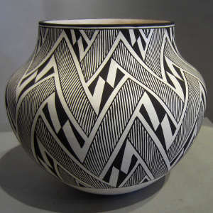 Geometric design on a black and white jar