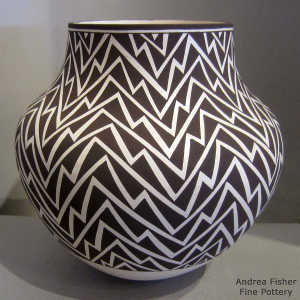 Interlocking lightning bolt design on a black and white jar