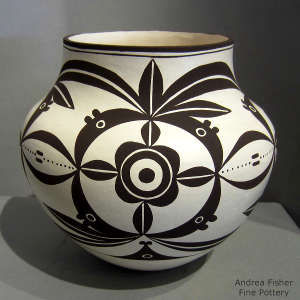 Geometric design on a black and white jar