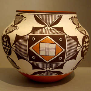 Medallion and geometric design on a polychrome jar