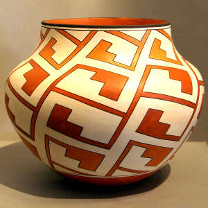 Interlocking keys design on a polychrome jar